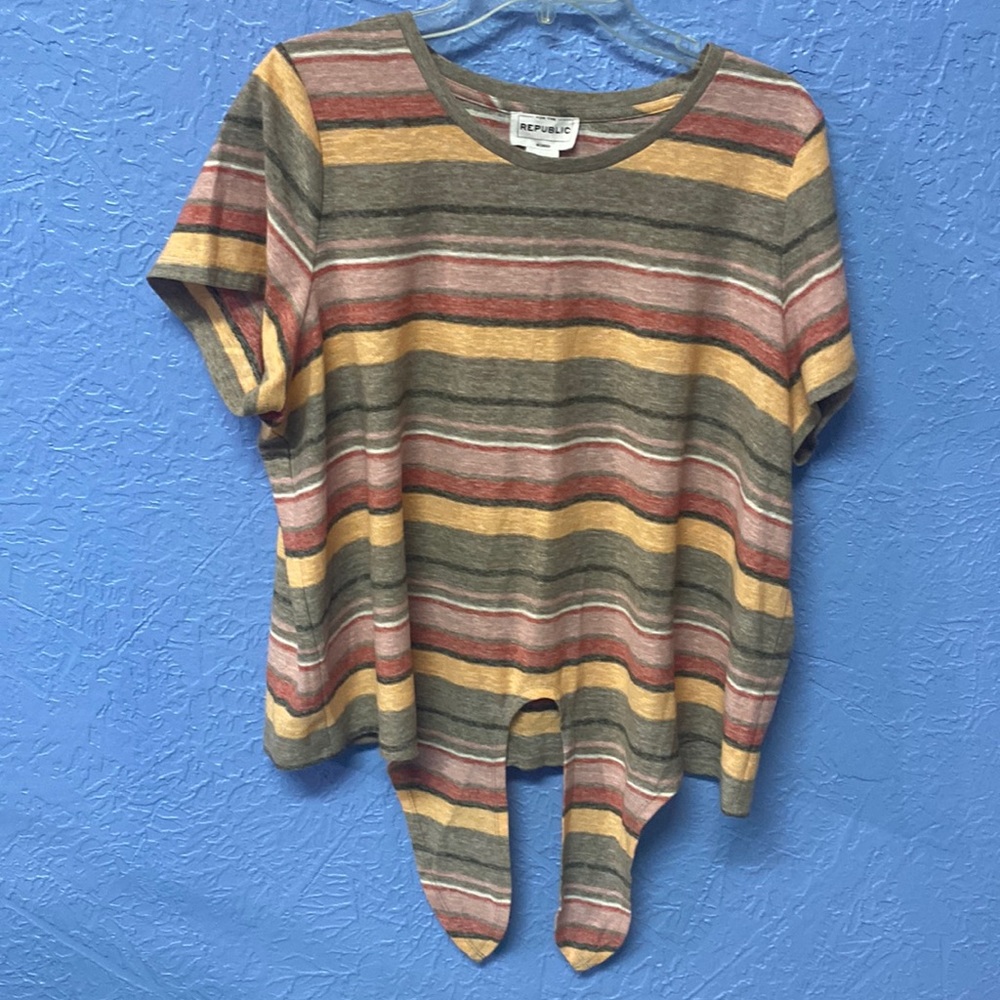 Republic, xl, top, color light brown, pink, orange and red